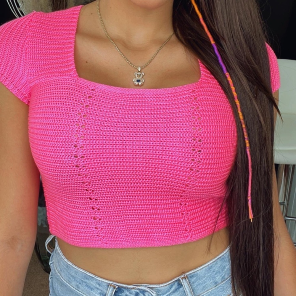 Pinky crop top/adjustable